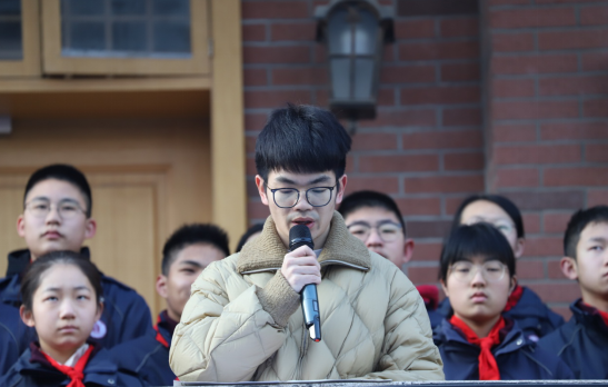 杭州启正中学一起学雷锋齐当志愿者